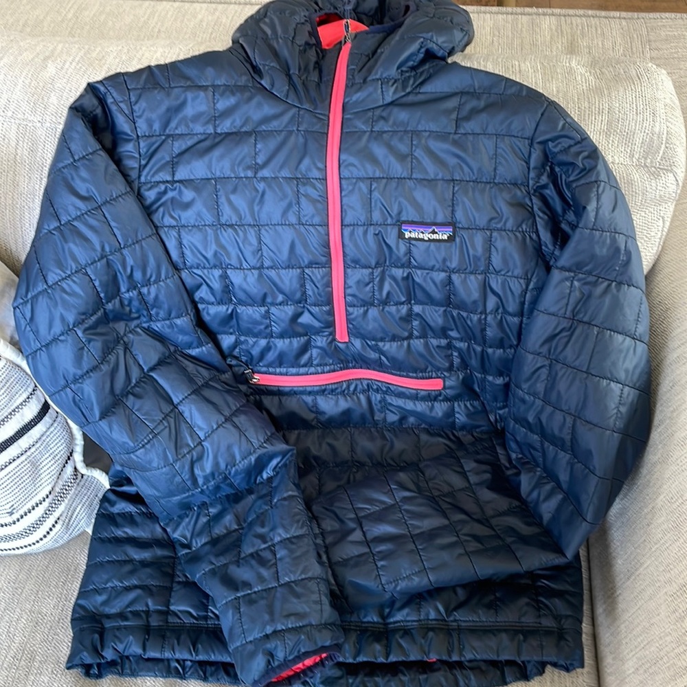 Women’s Patagonia nano puff pull over